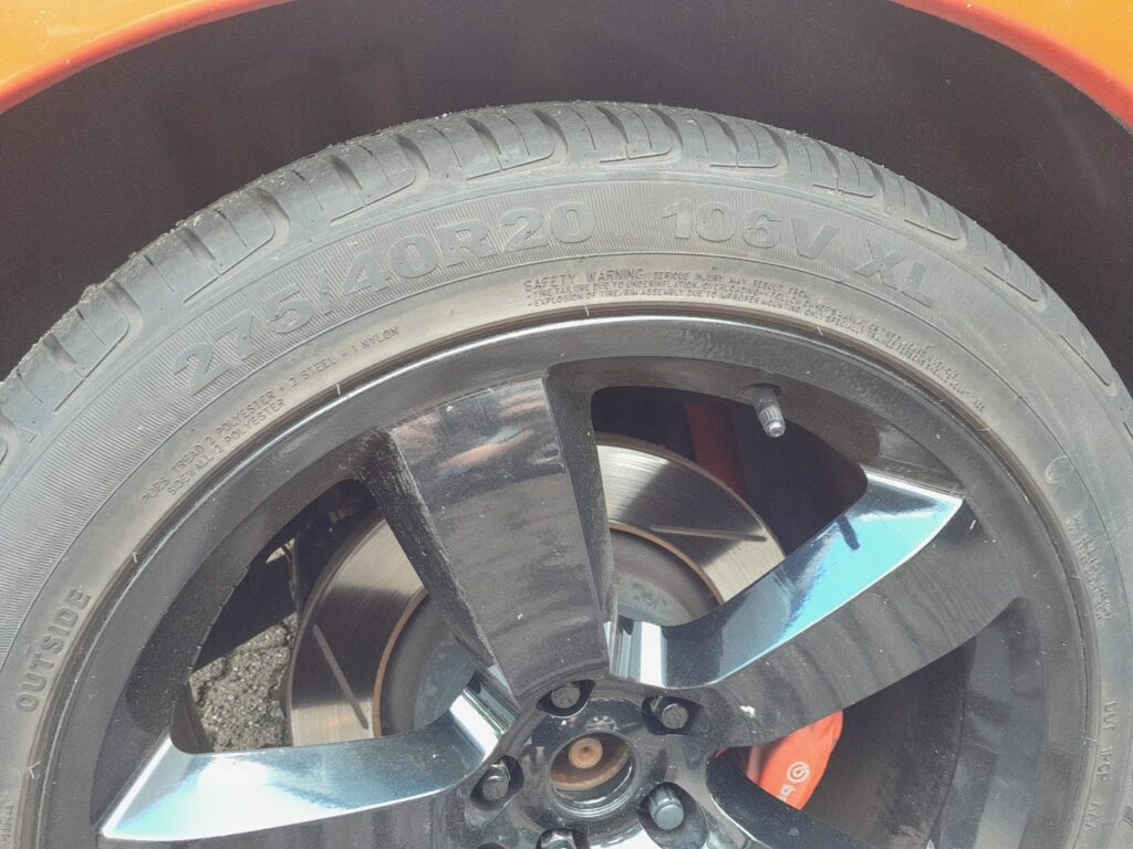 Tyre sidewall marked 275/40 R20 106V XL showing the Extra Load rating