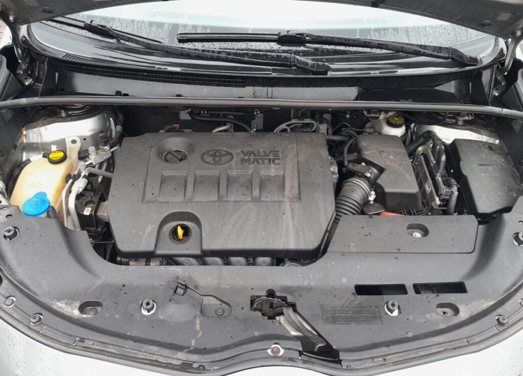Toyota Verso AR20 engine bay (1.6 Valvematic petrol)