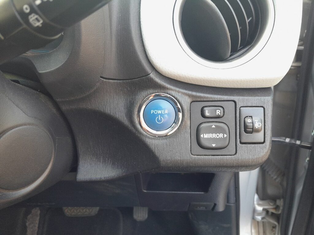 Blue POWER start button on the Toyota Yaris Mk3 Hybrid