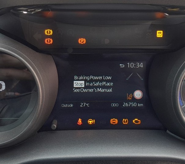 Central multi-information display in the Toyota Yaris Mk4 (XP210) instrument cluster