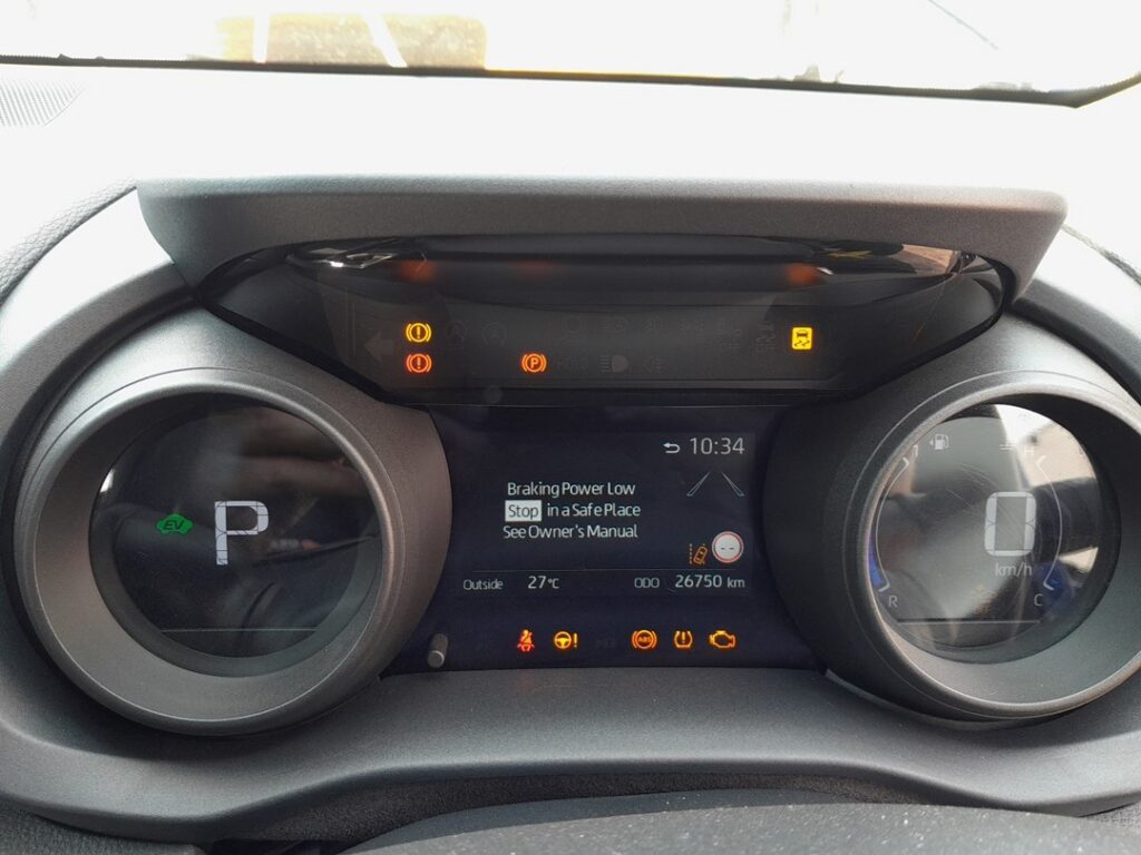 Instrument cluster on the Toyota Yaris Mk4 (XP210)