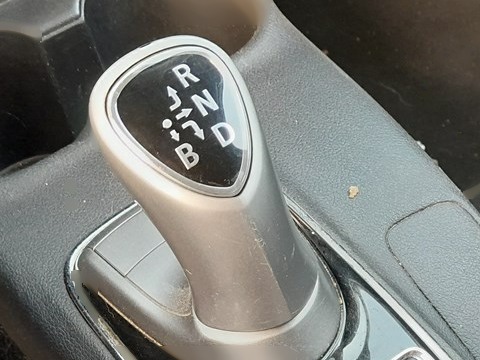 Mitsubishi Outlander PHEV R-N-D-B joystick gear selector