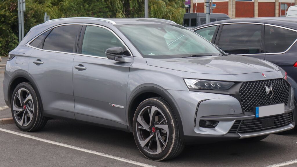 DS 7 Crossback Mk1 (X74) 2017-Present exterior