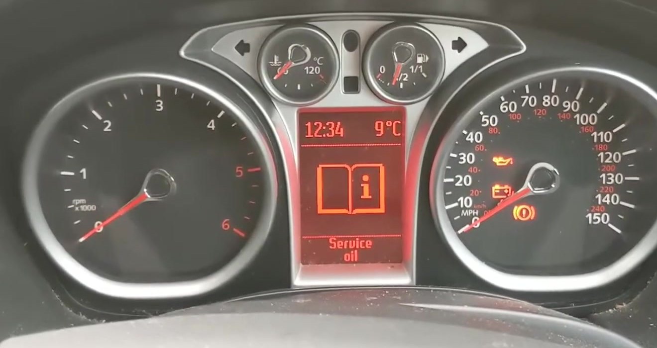 Ford Kuga Mk1 instrument cluster showing the Service oil warning