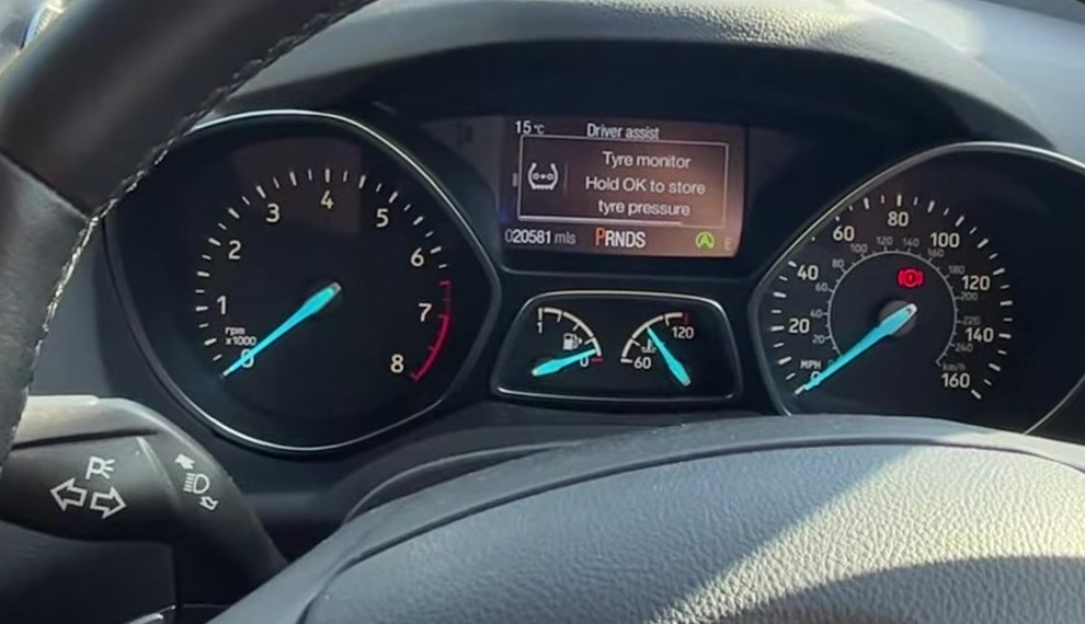 Ford Kuga Mk2 instrument cluster prompting Hold OK to store tyre pressure