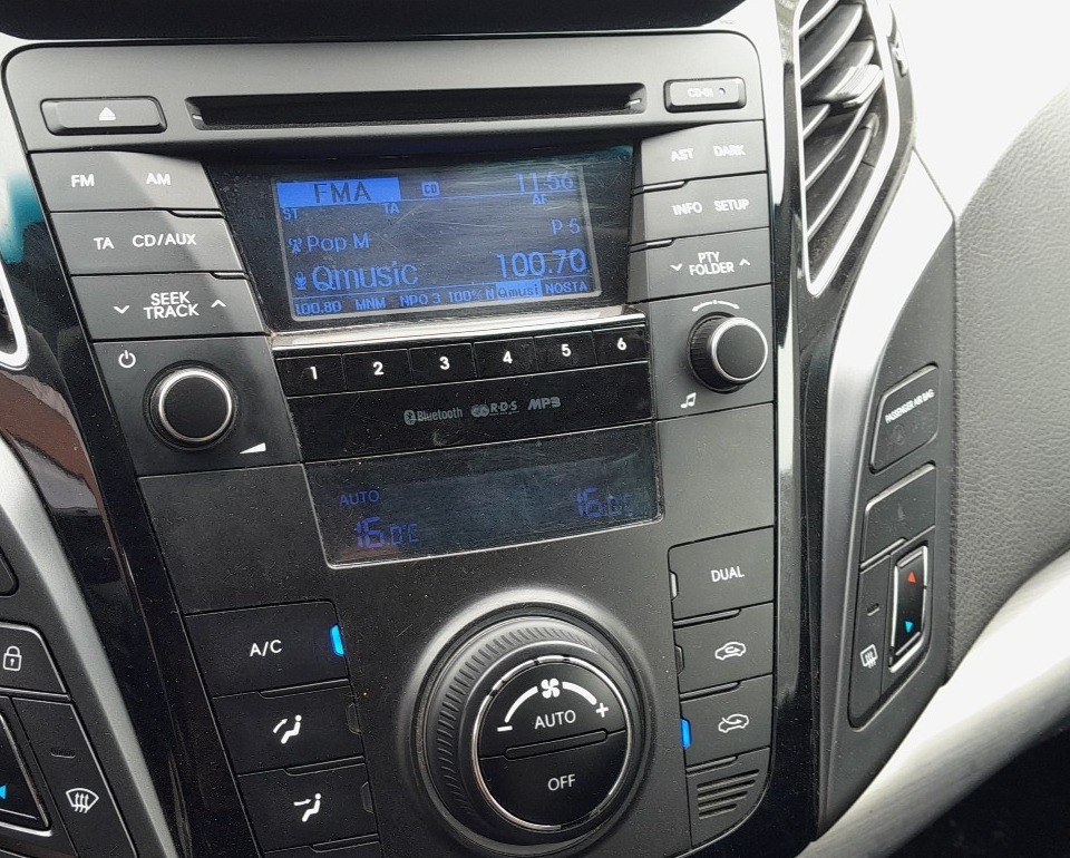 Hyundai i40 radio and climate head unit