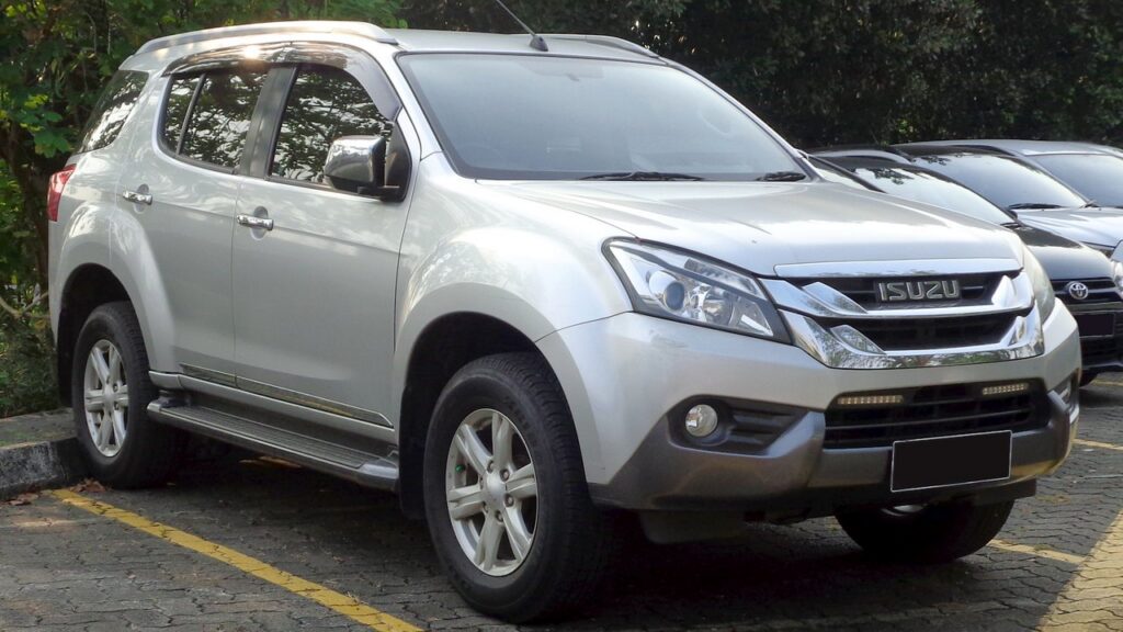 Isuzu MU-X Mk1 2013-2020 exterior