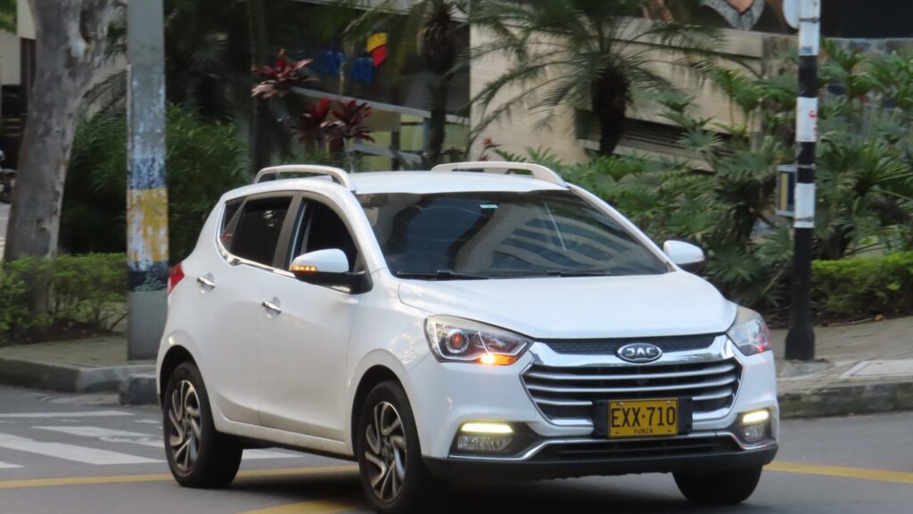 JAC S2 (2021-2023) exterior
