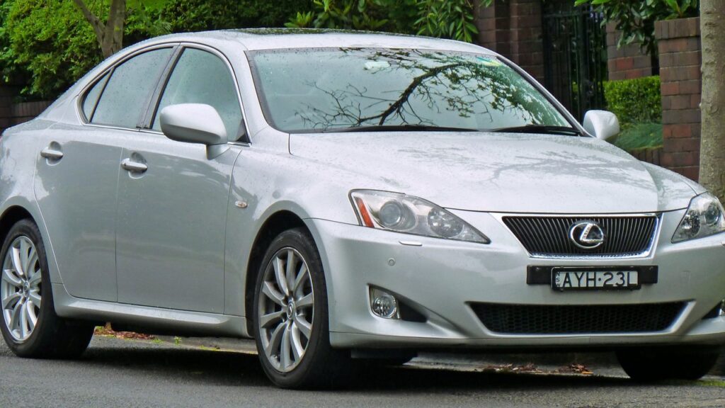 Lexus IS Mk2 (XE20) 2005-2012 exterior