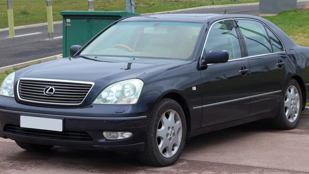 Lexus LS Mk3 (UCF30) 2000-2006 exterior
