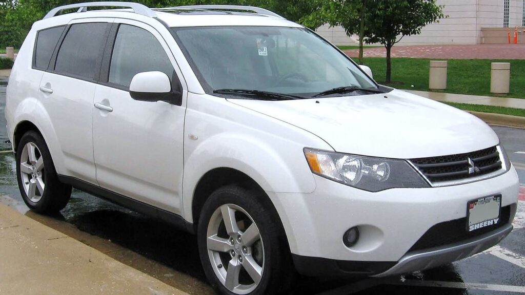 Mitsubishi Outlander Mk2 (CW) 2006-2012 exterior
