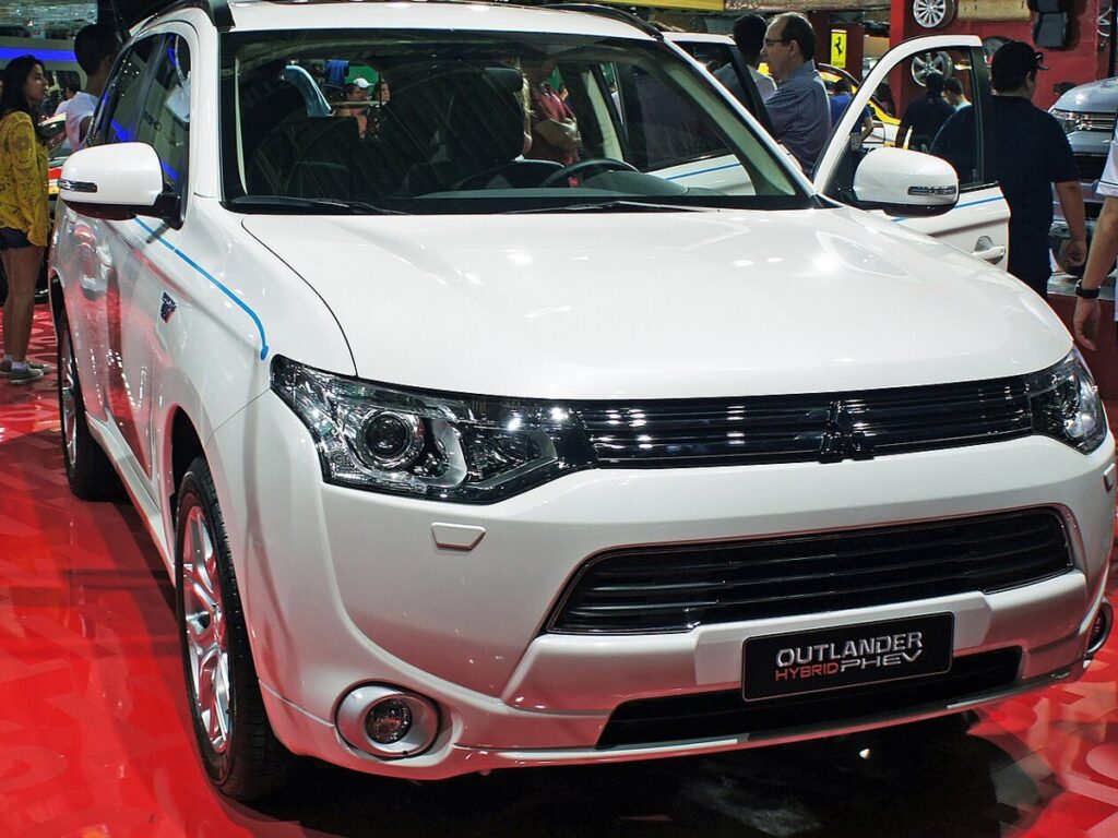 Mitsubishi Outlander Mk3 PHEV (GG2W) 2014-2021 exterior