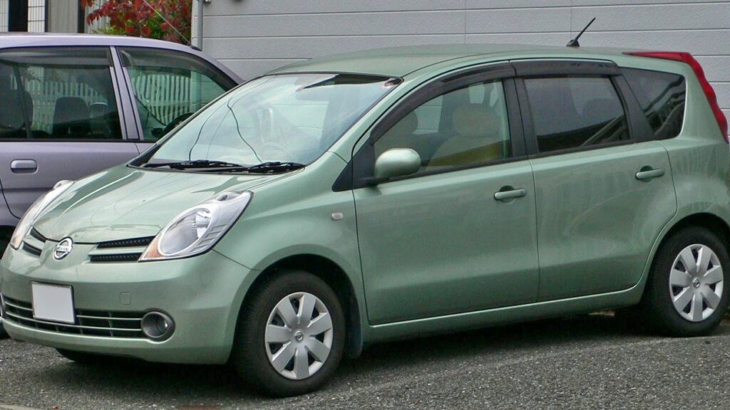 Nissan Note Mk1 (E11) 2006-2013 exterior