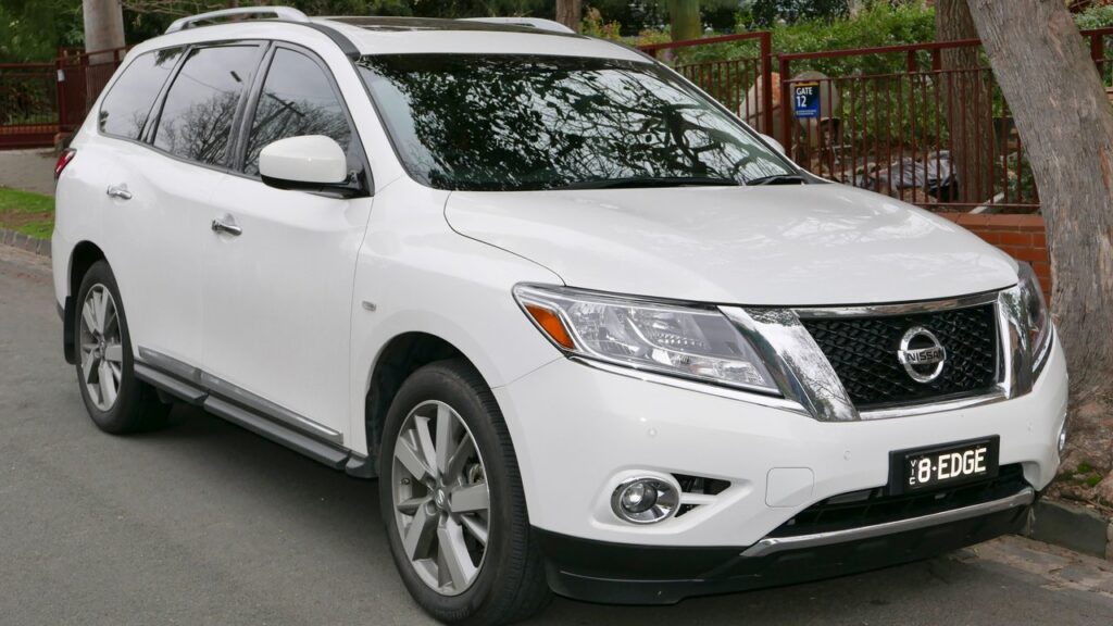 Nissan Pathfinder Mk4 (R52) 2013-2020 exterior