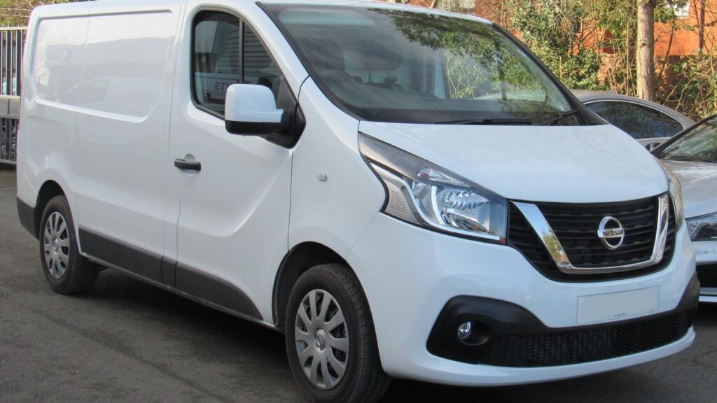 Nissan NV300 2016-2021 exterior