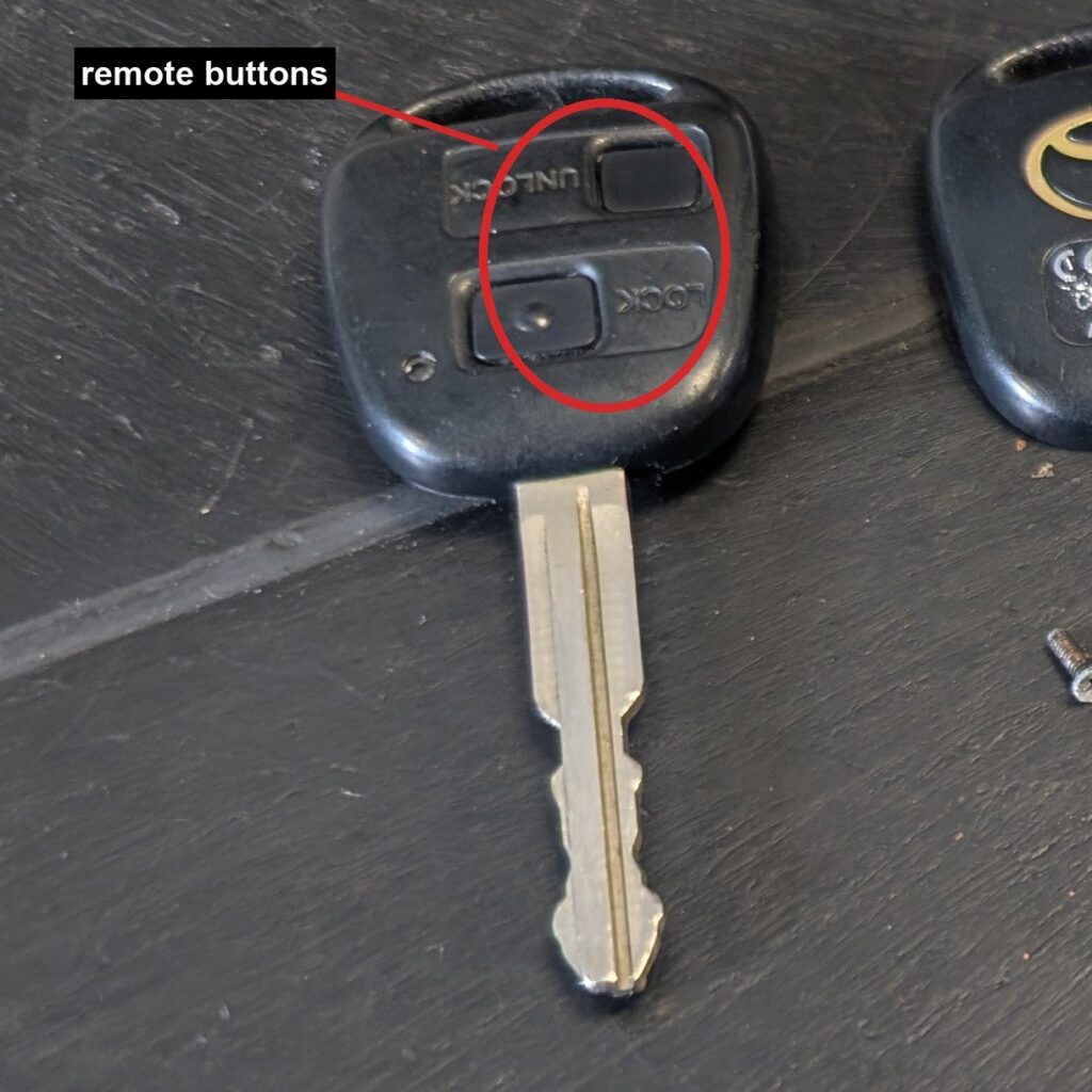 Toyota RAV4 remote key lock and unlock buttons