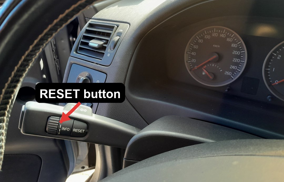 Volvo S40 trip-recorder RESET button on the left steering-column stalk