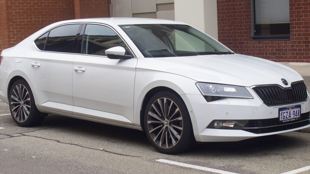 Skoda Superb Mk3 (3V) 2015-Present exterior