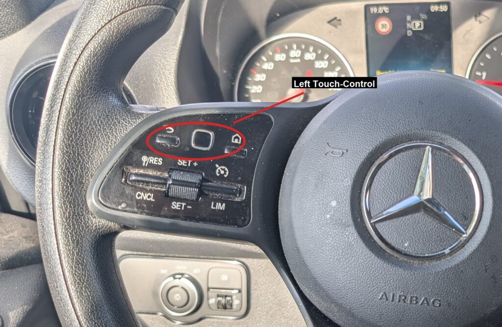 Left steering-wheel Touch-Control used to reset the Sprinter service indicator