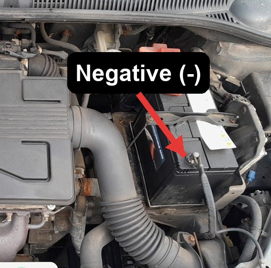 Suzuki SX4 12V battery showing the negative terminal
