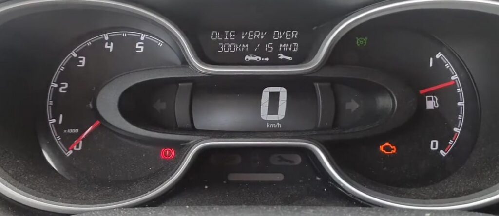 Fiat Talento instrument cluster showing the oil-change service reminder counting down before reset.