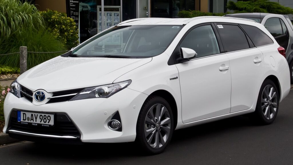 Toyota Auris Mk2 (E180) 2012-2018 exterior