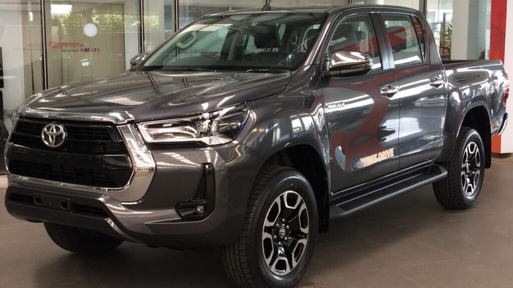 Toyota Hilux Mk8 (AN120/AN130) 2016-2024 exterior