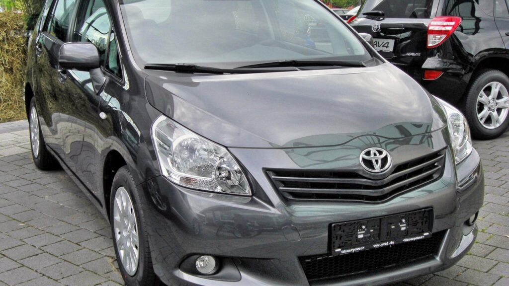 Toyota Verso Mk1 (AR20) 2009-2018 exterior
