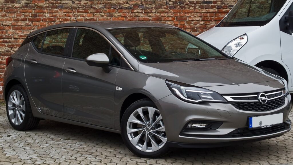 Vauxhall Astra Mk7 (K/B16) 2015-2021 exterior