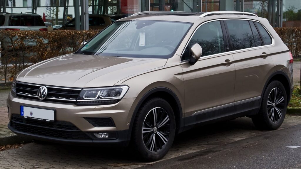Volkswagen Tiguan Mk2 (AD) 2016-Present exterior