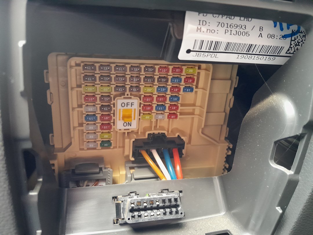 Interior fuse box on the Hyundai i30 Mk3, driver-side end of the dashboard