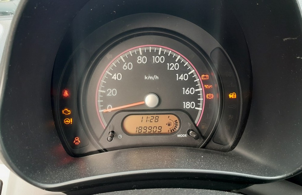 Suzuki Alto instrument cluster warning lights during bulb check