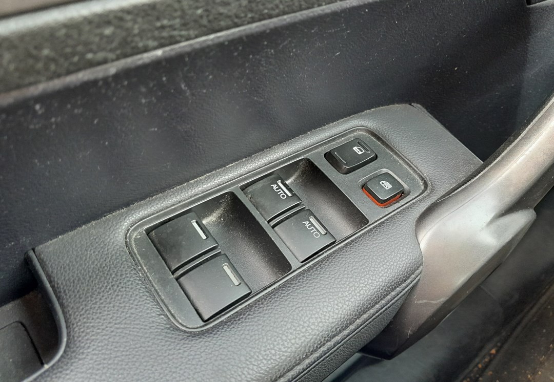 Honda CR-V driver door power window switches