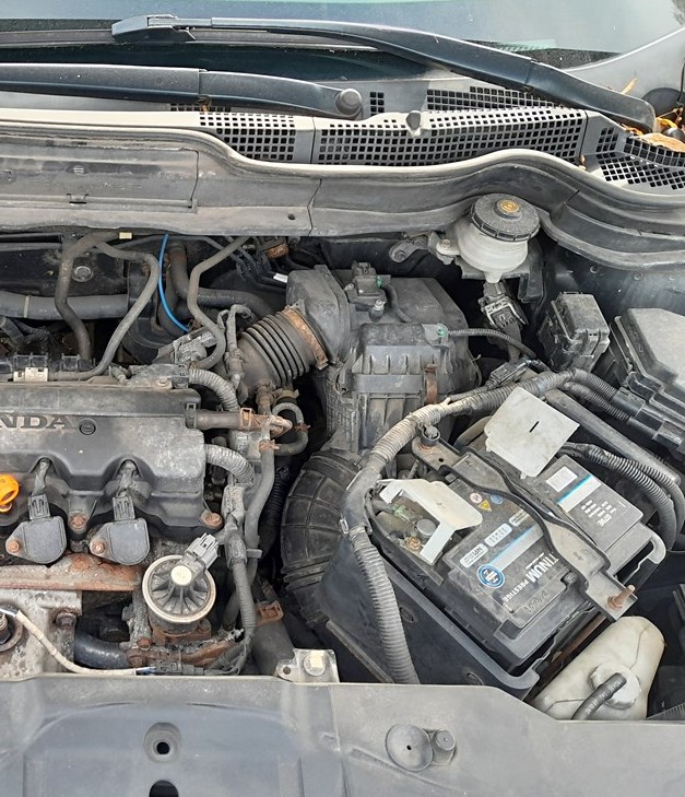 Honda CR-V Mk3 12V battery location in the engine bay
