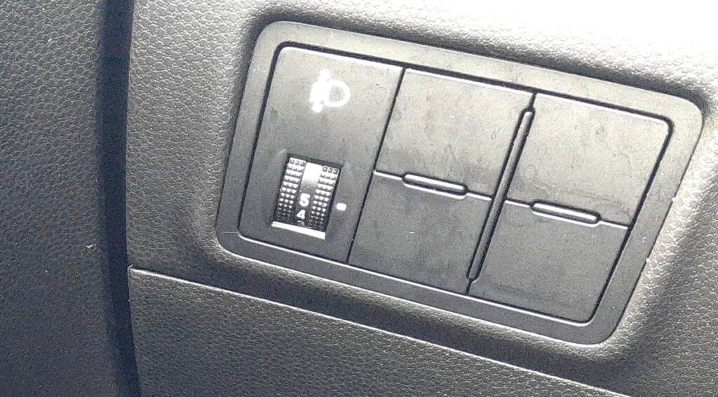 Kia Picanto TA manual headlight leveling dial, left of the steering wheel