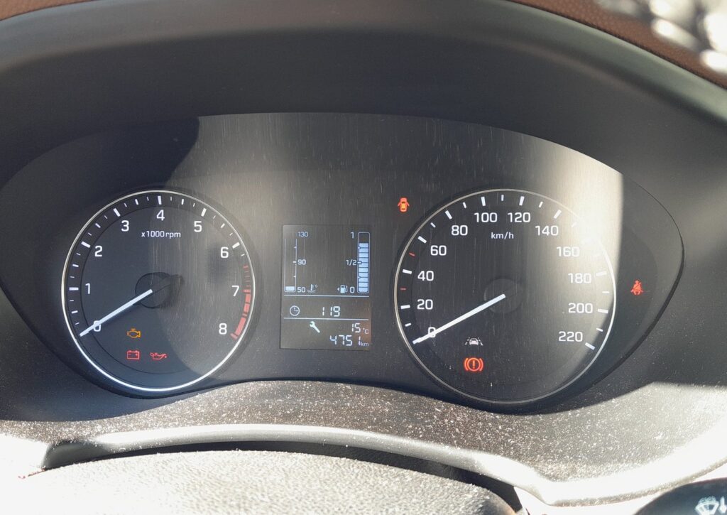 Hyundai i20 (GB) instrument cluster showing the service reminder