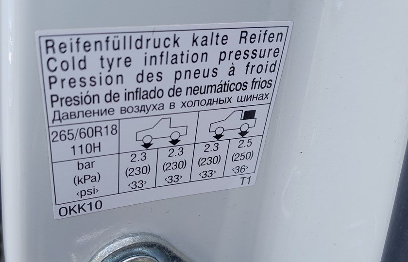 Toyota Hilux door-jamb tyre pressure placard for 265/60 R18